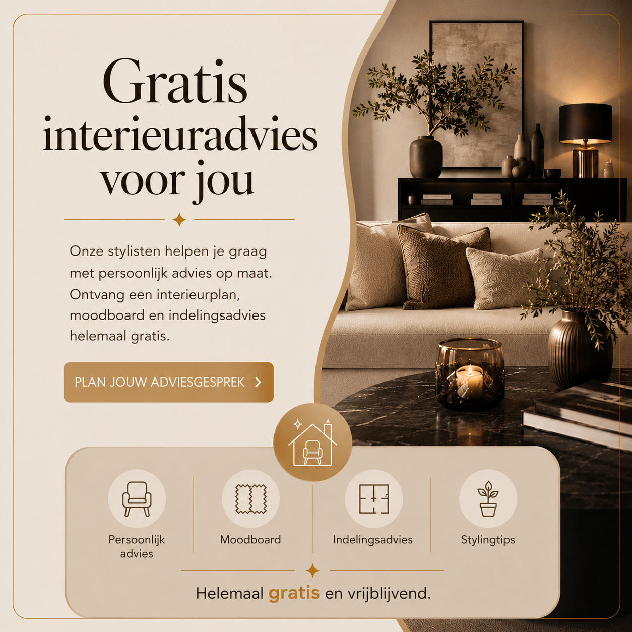 Luxe woonkamer met beige sofa, zwart dressoir met decor en gouden accenten. Promotiebanner biedt gratis interieuradvies